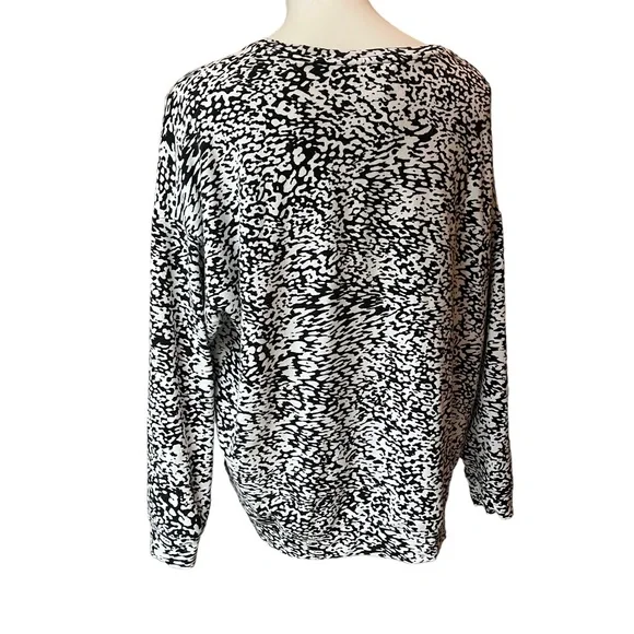 ATHLETA Balance Printed Pullover Ocelot Spot White, Sz XL - Picture 6 of 11